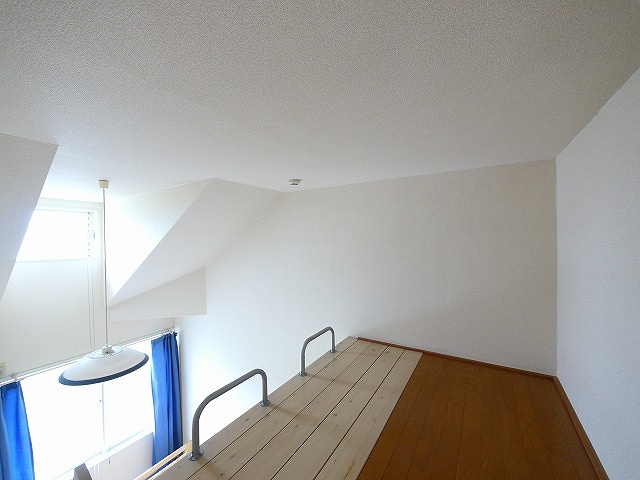 レオパレス法華寺のその他|ロフトの上も明るいです