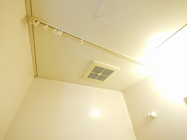 レオパレス法華寺の設備|浴室の換気扇です