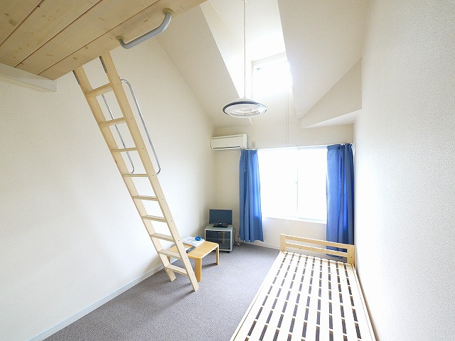 レオパレス法華寺の寝室