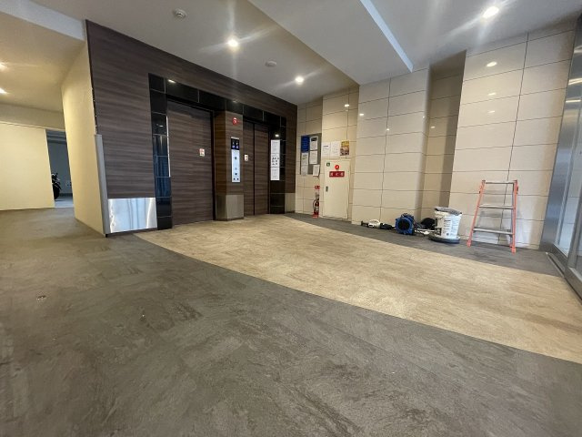 セレニテ本町refletのロビー