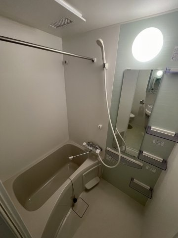 セレニテ本町refletの浴室