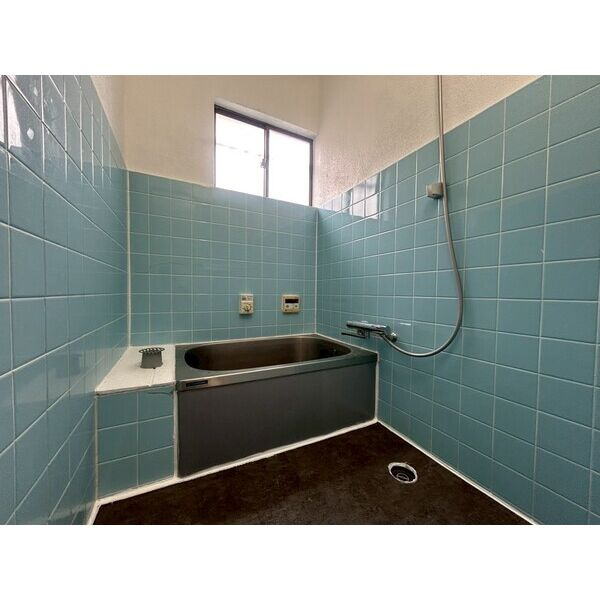 野村元町貸家の浴室