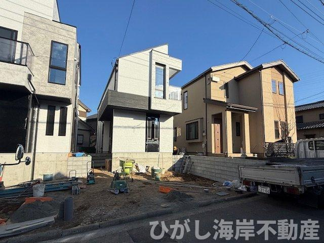 茅ヶ崎市松風台　新築戸建　全２棟の前面道路含む現地写真|2月2日撮影　外構工事中　現地外観