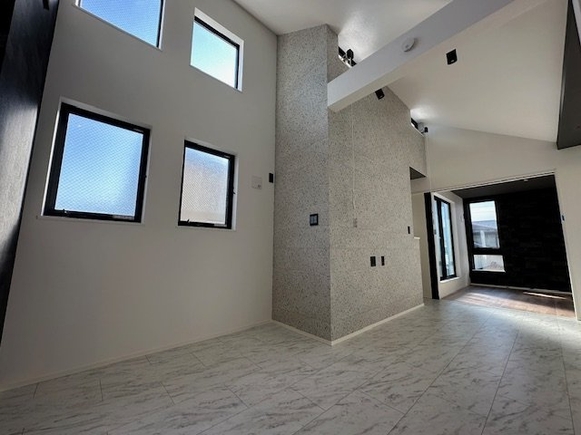 茅ヶ崎市松風台　新築戸建　全２棟の居間・リビング|15.75帖　LDK