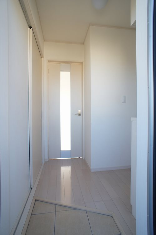 エストＡＫ Ｖの玄関|玄関ホールあり☆プライバシー重視！