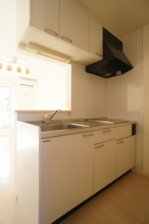 エストＡＫ Ｖのキッチン|キッチンは2口のIHコンロ付き！