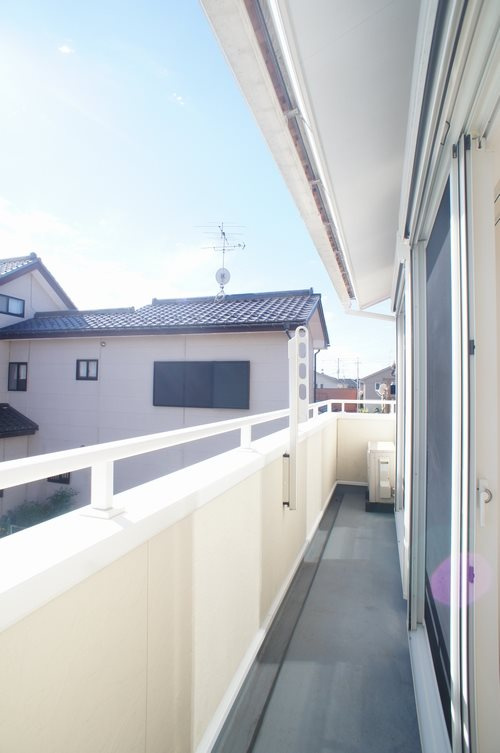 エストＡＫ Ｖのバルコニー|南東向きで陽当り良し！