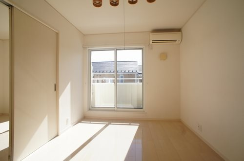 エストＡＫ Ｖの居間・リビング|リビングにはエアコン付き！