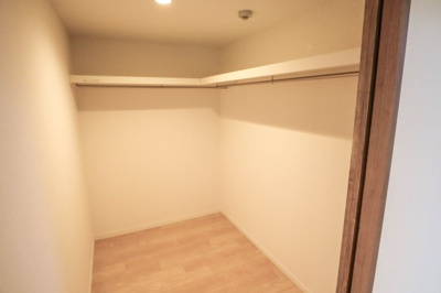 【収納】 | マイシティおおさか5番館 | しっかり収納できるウォークインクローゼット♪