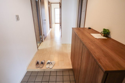 【玄関】 | マイシティおおさか5番館 | 玄関にはシューズボックスが有るのでスッキリご使用いただけますね♪