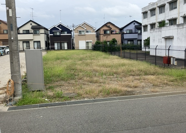【外観】 | 土地購入を検討されている場合、境界杭がない状態で購入してしまうと境界確定測量をする必要があり、費用がかかります。購入の前に、売主、隣土地所有者立ち合いのもと境界を確定し境界杭を設置するのがベストです。