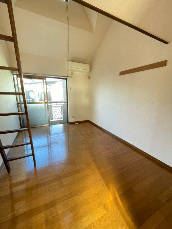 ビューティフルハイツAの居間・リビング