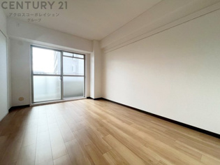 寝室…リラックスできるプライベート空間で、快適な睡眠をサポート。個人の好みに合わせたインテリアや寝具で心地良さを追求。プライベートな時間を過ごし、リフレッシュする場所におすすめです。