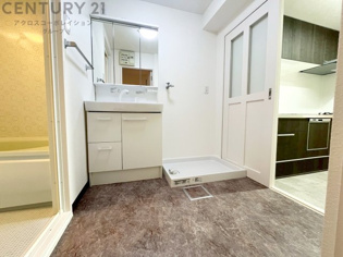 衣服の収納や脱ぎ着や整理整頓がしやすく、湿った衣類を乾燥させるスペースがありカビや臭いの発生を防ぎます。床の汚れを他の部屋に持ち込まず清潔を保つことができます。また快適な入浴環境の整備にも役立ちます。