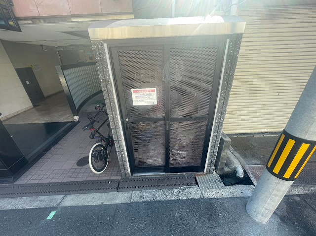 パレス東洋7号館のエントランス