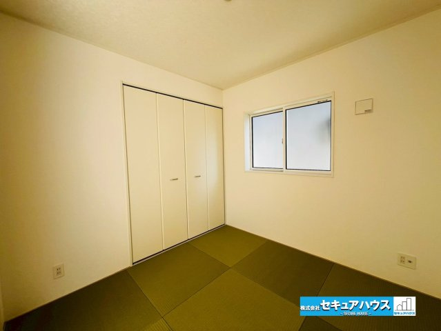 【今からご案内可能】東郷町春木台5丁目　全2棟　の内観：施工例|【洗面台イメージ】
◆鏡の裏にはたっぷりと収納スペースを標準装備！
◆電源を付属しているのでドライヤーなど利用できます。