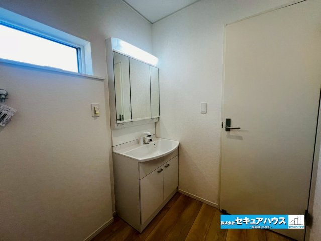 【今からご案内可能】東郷町春木台5丁目　全2棟　の内観：施工例|【浴室イメージ】
◆アクセントパネルで落ち着きのある雰囲気を演出します。毎日の疲れを癒やすバスタイムをお楽しみ下さい！
◆窓付きで、カビの繁殖を抑える効果があります。