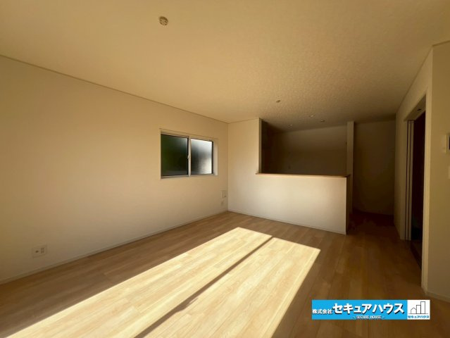 【今からご案内可能】東郷町春木台5丁目　全2棟　の内観：施工例|【玄関イメージ】
◆光が差し込み明るいです。気分も晴れやかになりますね。
◆玄関には、収納力のあるシューズボックスがございます。玄関まわりがすっきり片付きます。　