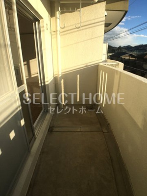 【バルコニー】 | ペガサス横落 | 同型タイプ外からの目が気にならないバルコニーで洗濯物が干せます