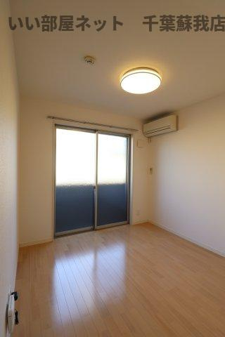 コスモス千葉寺の洗面所|ゆったりとスペースのある洗面所