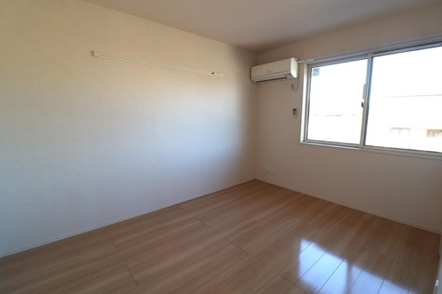 クレストヴィラⅡの寝室|北側洋室（エアコン付）