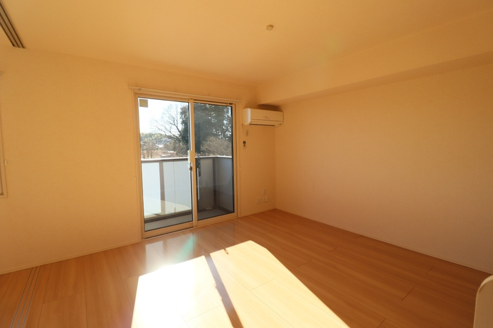 クレストヴィラⅡの居間・リビング|リビング全景（エアコン付）