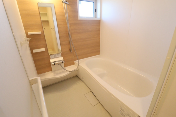 クレストヴィラⅡの浴室|1坪タイプユニットバス（小窓付）