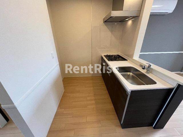 今伊勢町宮後字郷中 新築アパートの設備|キッチン（床は白）(イメージ)