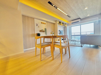 【居間・リビング】 | アル―サ北与野ノースピア上落合2号棟 | リビングはバルコニーに面しており明るいリビングです。