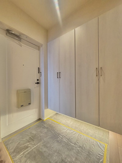 【玄関】 | アル―サ北与野ノースピア上落合2号棟 | 清潔感ある玄関ですもちろんたくさん入る下駄箱を完備。