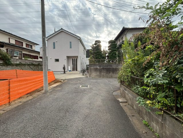 川越市野田町2丁目　建築条件なし売地　東武東上線『川越市駅』徒歩16分　【泉小学区】の前面道路含む現地写真