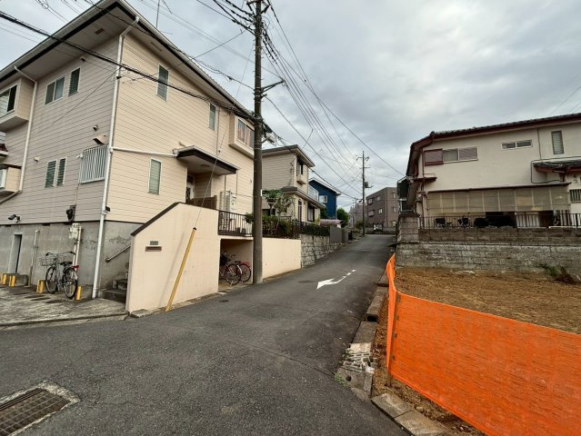 川越市野田町2丁目　建築条件なし売地　東武東上線『川越市駅』徒歩16分　【泉小学区】の前面道路含む現地写真