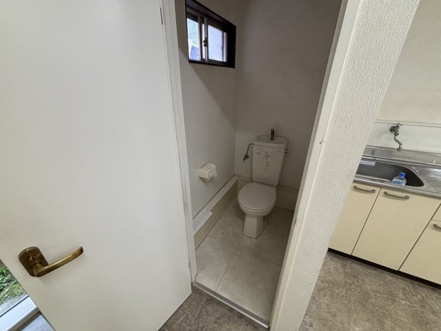 杉戸２丁目　貸店舗のトイレ|コンパクトで使いやすいトイレです