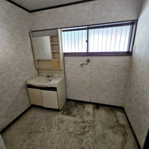 加須市中央貸店舗の洗面所|脱衣スペースもあります