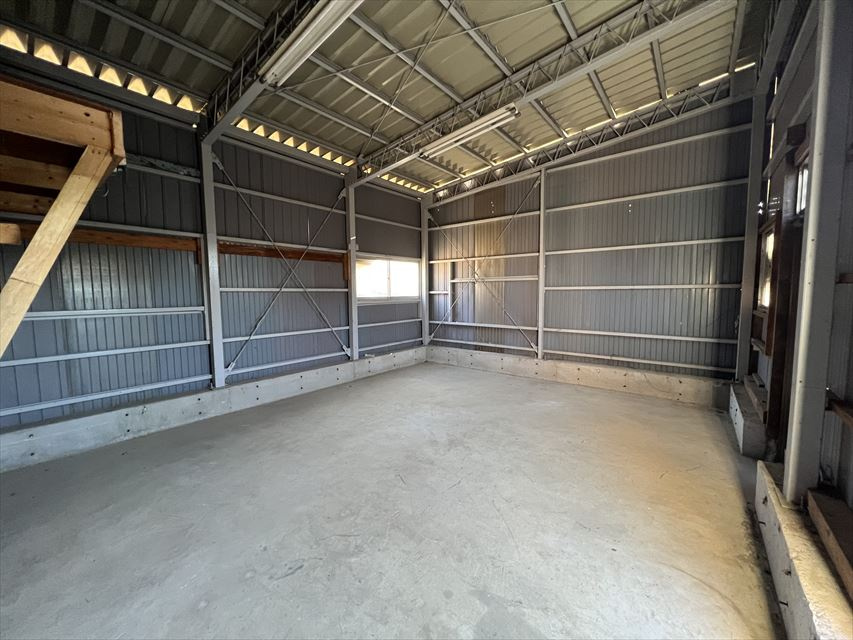 中貸倉庫の内装|内装です