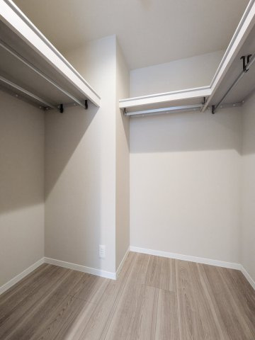 グランデアルベロ南八幡の収納|大容量の荷物を収納出来るウォークインクローゼット♪