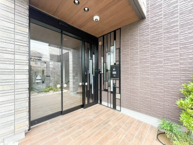 グランデアルベロ南八幡のエントランス|オートロック付きのマンションです♪