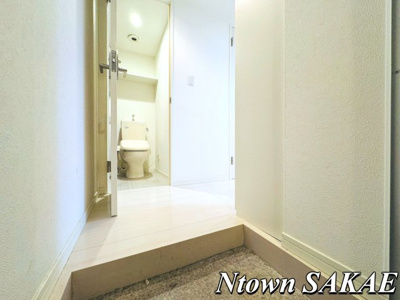 【玄関】 | Abisko Nakamura | 収納もある玄関です