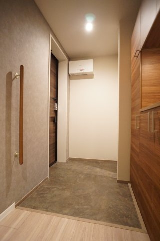 グランデアルベロ南八幡の玄関