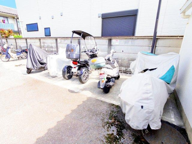 ワコーレ花小金井の駐車場