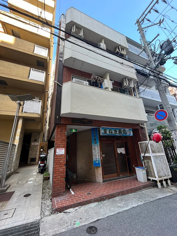 春日野道ロイヤルハイツのエントランス