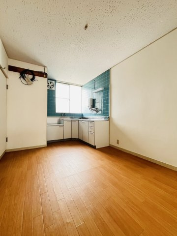 桃山台３丁目テラスハウスの居間・リビング