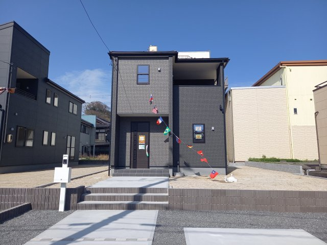 【双葉郡広野町／1号棟】　あると嬉しい家電プレゼントキャンペーの前面道路含む現地写真|同施工◆外観の写真です◆　
＼楽しみが広がる憧れのマイホーム (^^♪／
子供部屋や主寝室などお部屋の使い分けができ、ファミリー層が暮らしやすい4LDKです！

