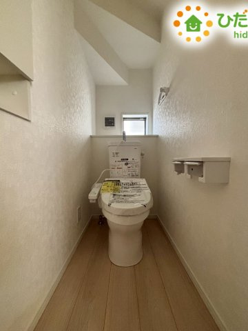 鴻巣市筑波第5　新築一戸建て　クレイドルガーデン　06のトイレ|清潔感のあるホワイトで統一されたトイレです！
インテリア次第でどんな空間になるかワクワクしますね(^^)/