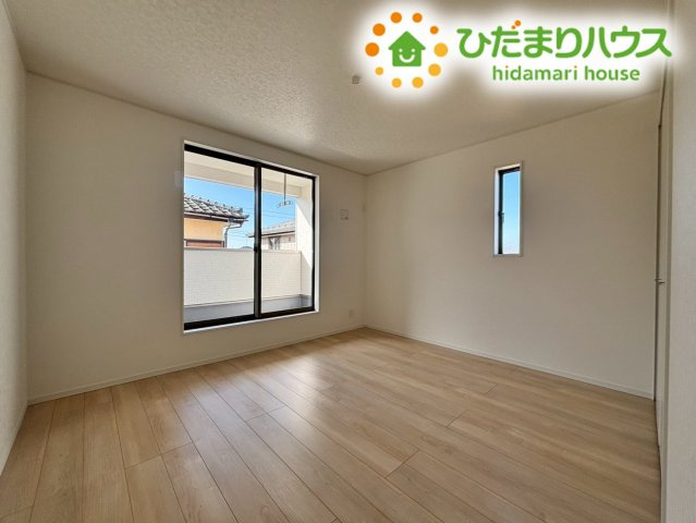 鴻巣市筑波第5　新築一戸建て　クレイドルガーデン　06の子供部屋|明るい2面採光のお部屋はお子様の一人部屋にピッタリ◎
勉強机やベッドを置いても、遊ぶスペースをしっかり確保できる広さがあります！