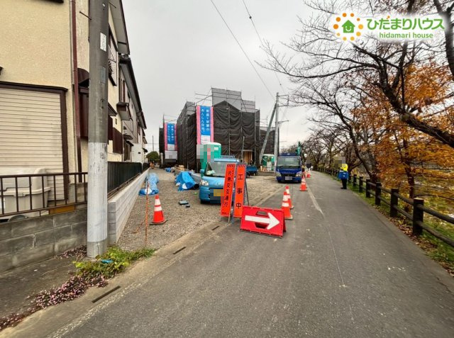 鴻巣市筑波第5　新築一戸建て　クレイドルガーデン　06の前面道路含む現地写真