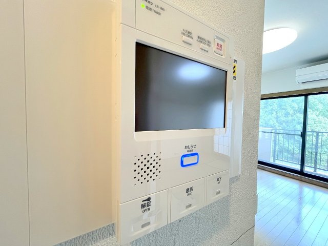 モナーク福生  の防犯設備|リフォーム前写真※壁紙、フローリング、キッチン、浴室、洗面化粧台、トイレ、建具、配管等すべて新規交換予定！