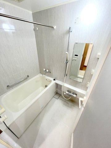 モナーク福生  の浴室|リフォーム前写真※壁紙、フローリング、キッチン、浴室、洗面化粧台、トイレ、建具、配管等すべて新規交換予定！