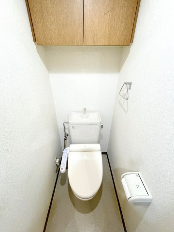 モナーク福生  のトイレ|リフォーム前写真※壁紙、フローリング、キッチン、浴室、洗面化粧台、トイレ、建具、配管等すべて新規交換予定！