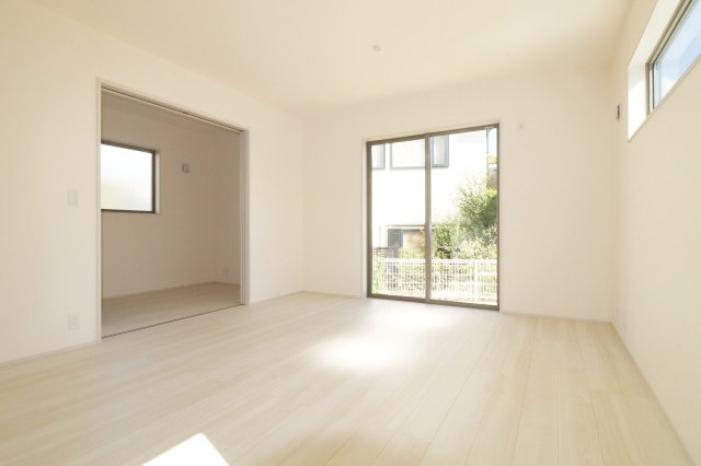 須賀川市森宿字安積田　　　　3号棟　　　西袋第1小学校、西袋中学区　の居間・リビング|※同社施工例